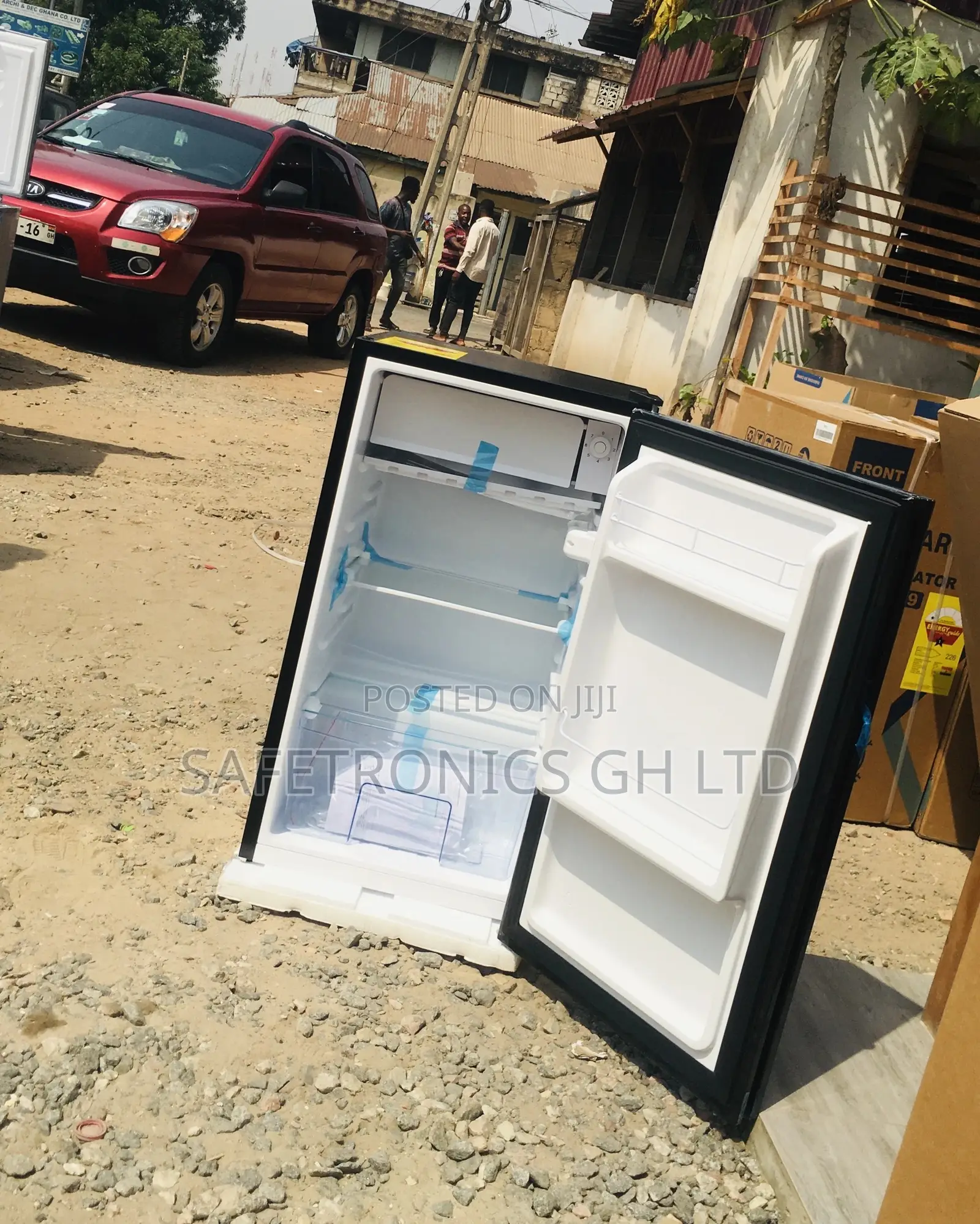 Tabletop Singledoor Pearl Topfreezer Glass Black 82L Fridge