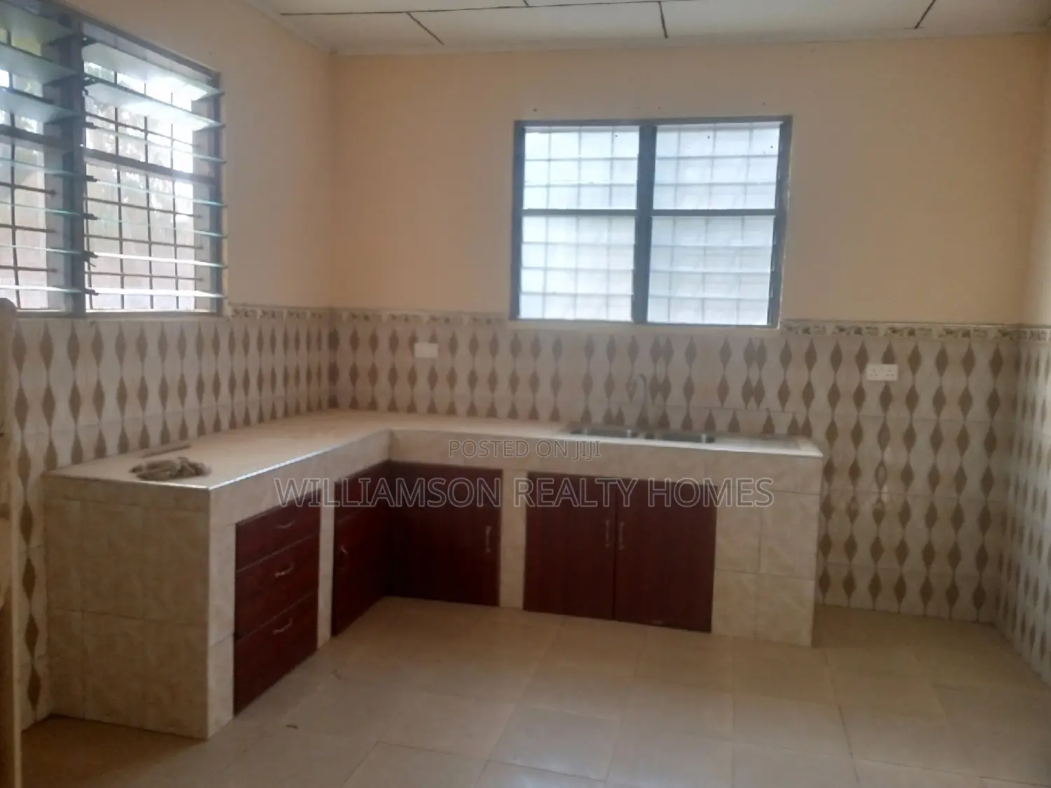 5bdrm House in Community 18 Area, Spintex for rent