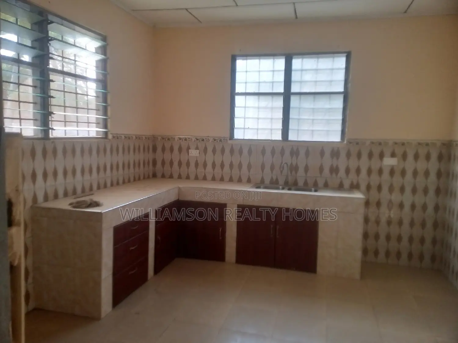 5bdrm House in Community 18 Area, Spintex for rent