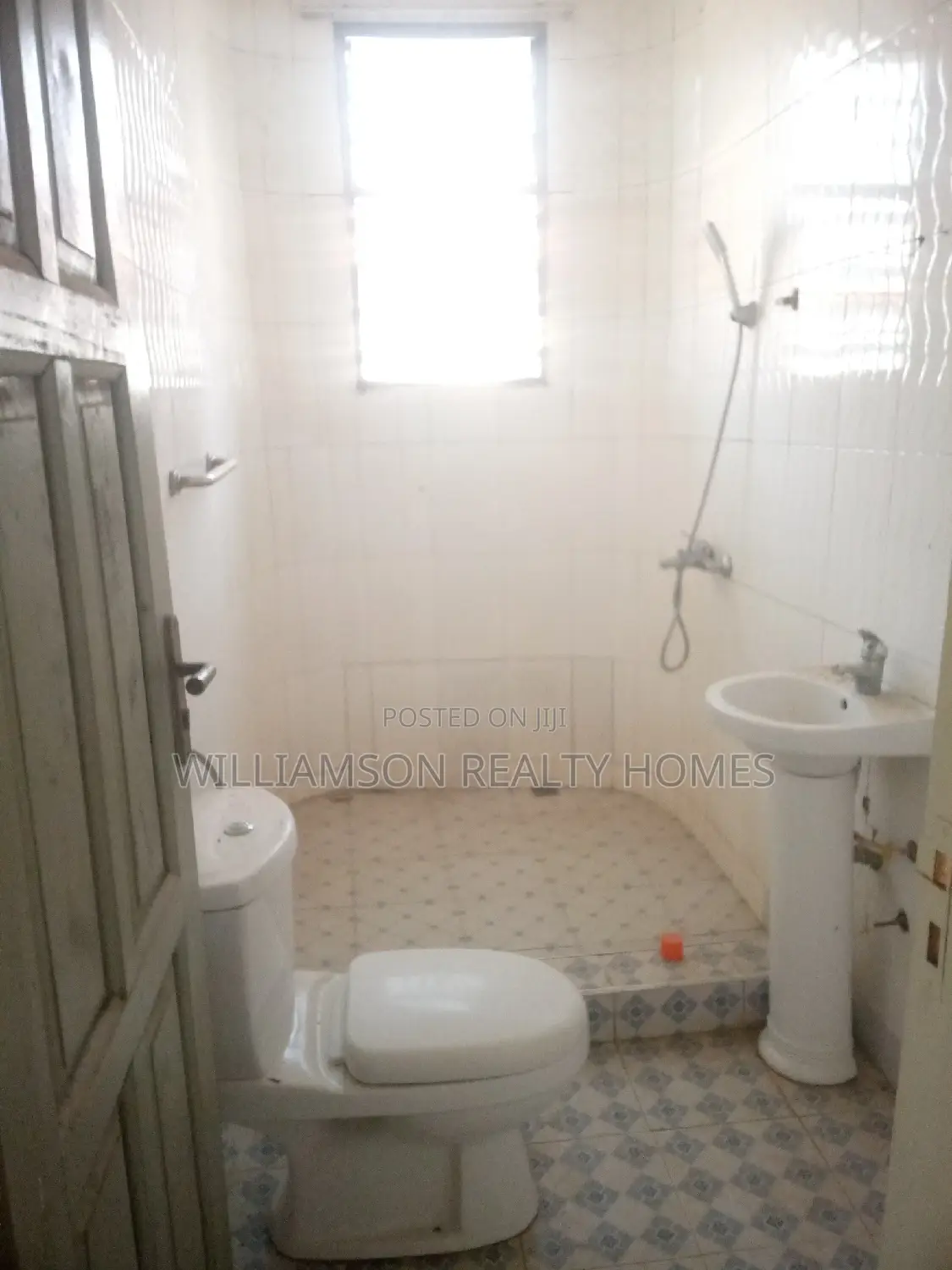5bdrm House in Community 18 Area, Spintex for rent