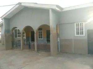 5bdrm House in Community 18 Area, Spintex for rent