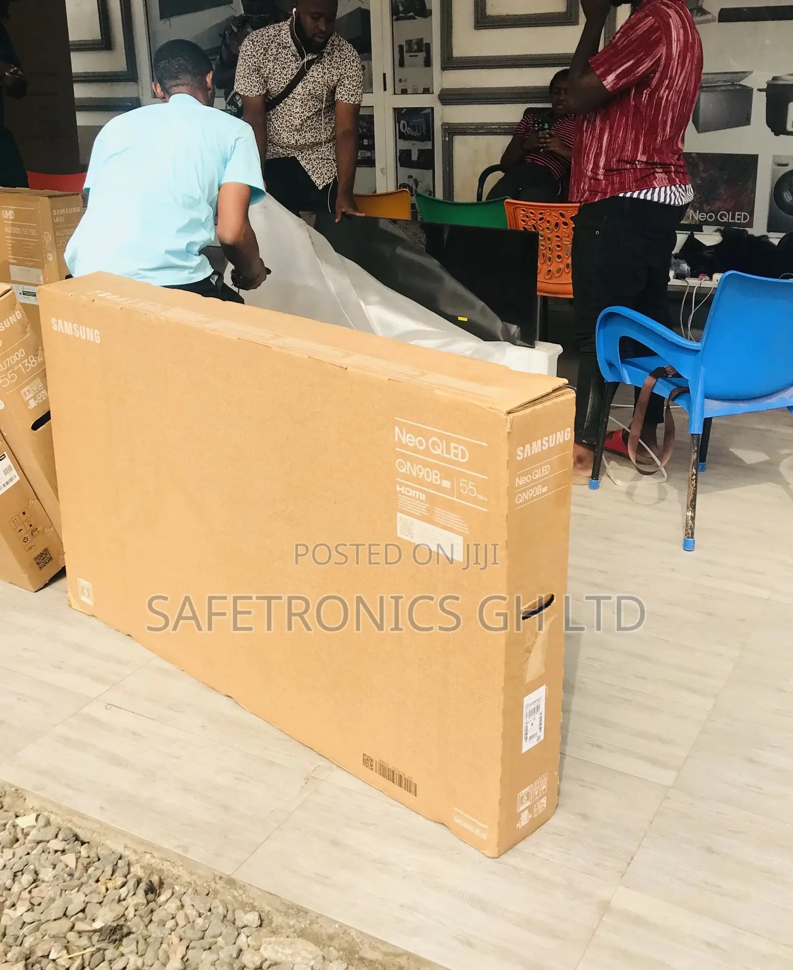 Glossy Qled Samsung Black Electric 55 Inches QN90B Tv