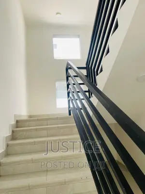 6bdrm Penthouse in Shiashie East Legon for sale