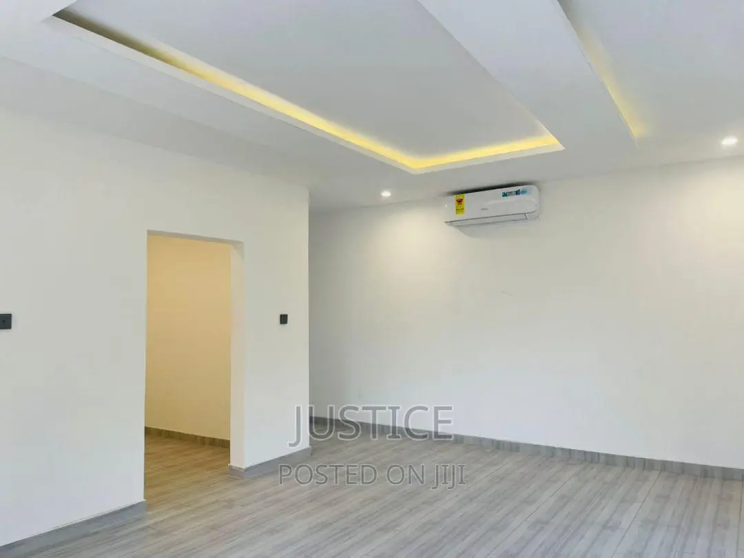6bdrm Penthouse in Shiashie East Legon for sale