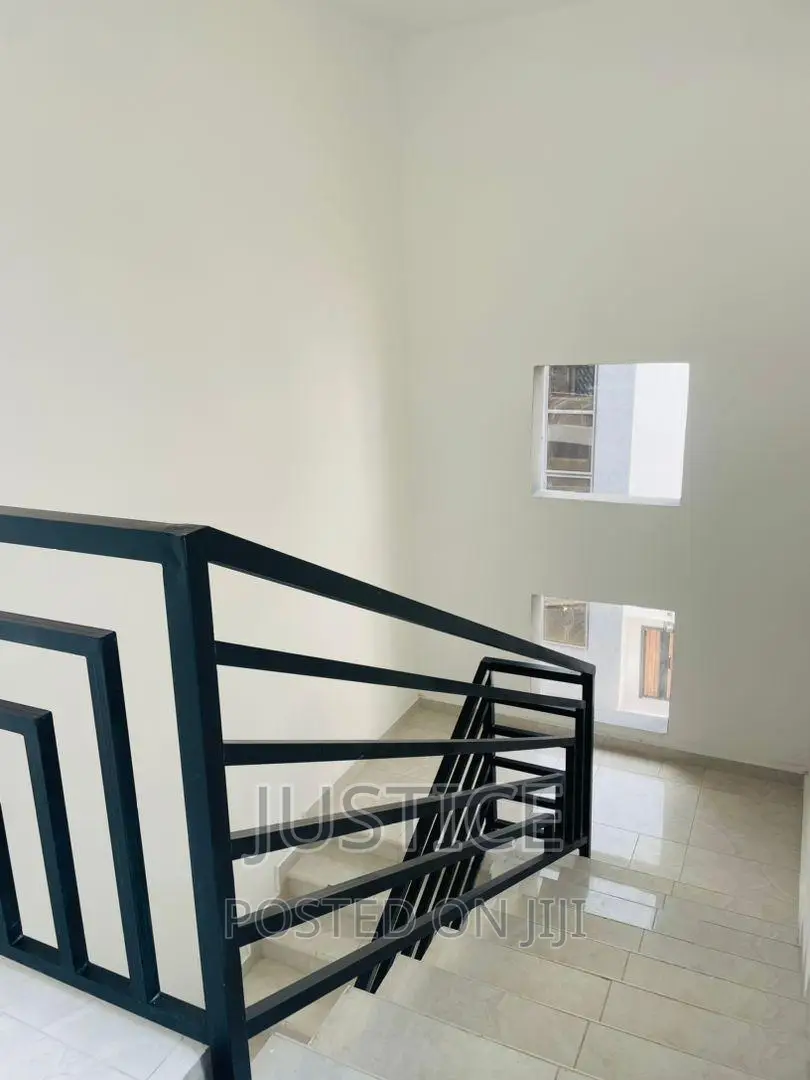 6bdrm Penthouse in Shiashie East Legon for sale