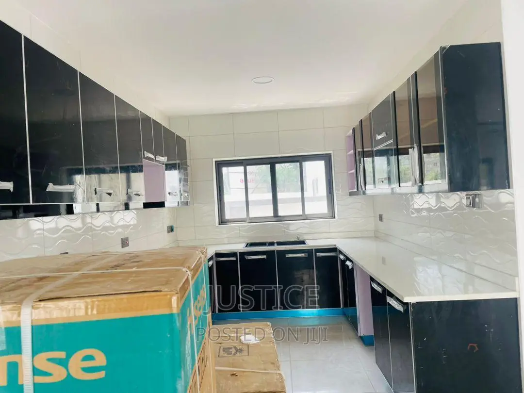 6bdrm Penthouse in Shiashie East Legon for sale