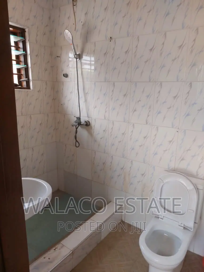 3bdrm Bungalow in Walako Estate, Achimota for rent