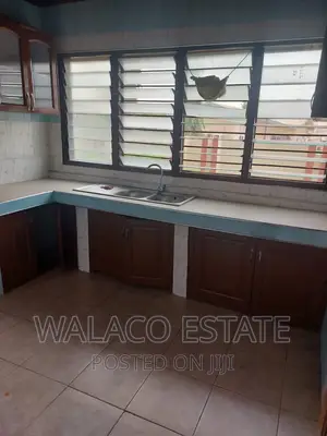 3bdrm Bungalow in Walako Estate, Achimota for rent
