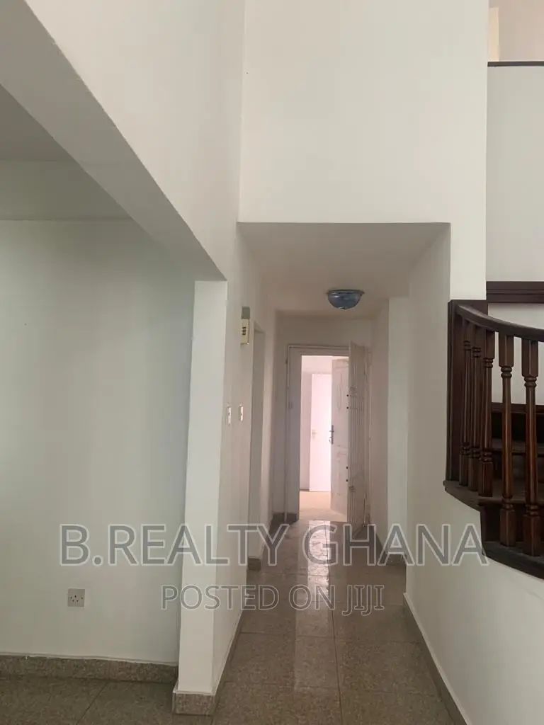 5bdrm Townhouse/Terrace in Cantonments for sale