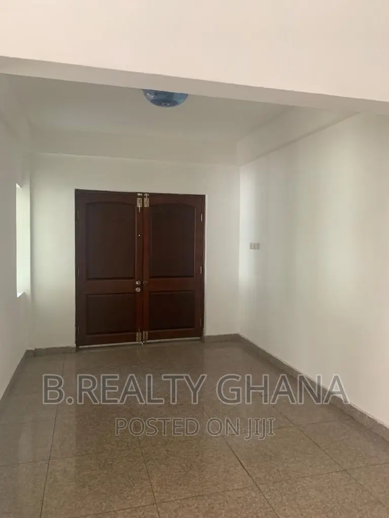 5bdrm Townhouse/Terrace in Cantonments for sale