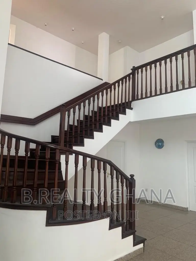 5bdrm Townhouse/Terrace in Cantonments for sale