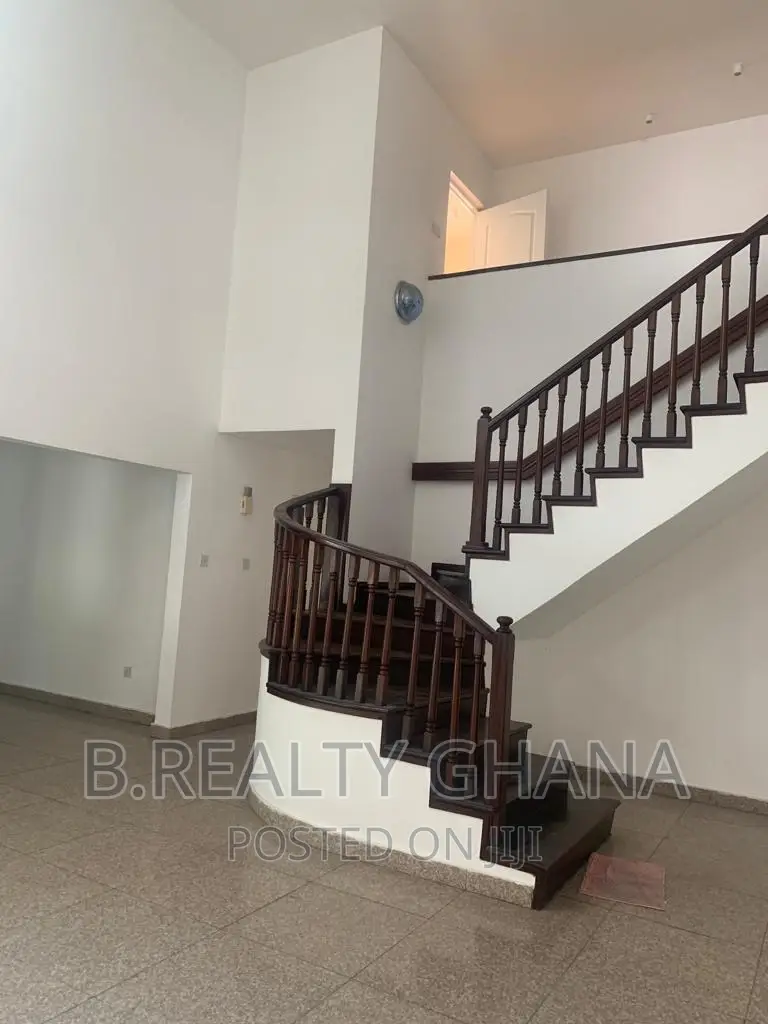 5bdrm Townhouse/Terrace in Cantonments for sale