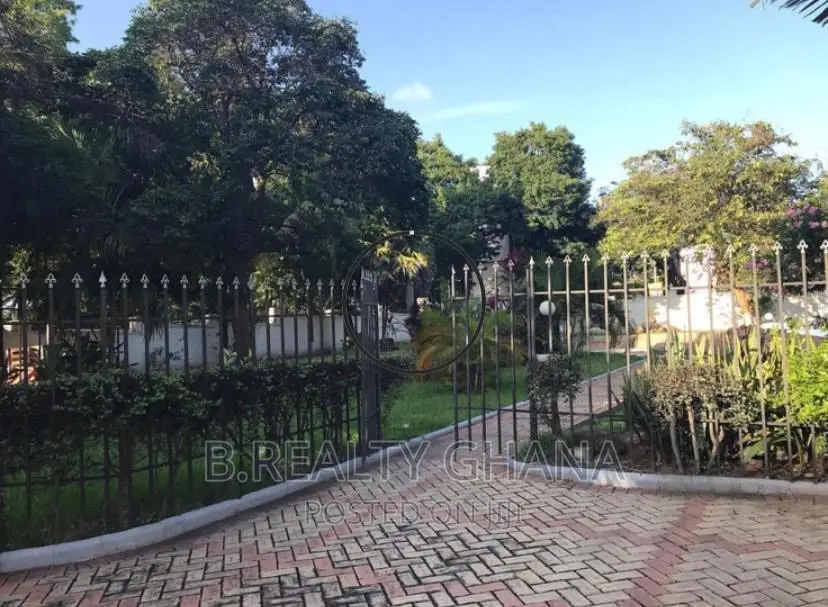 5bdrm Townhouse/Terrace in Cantonments for sale