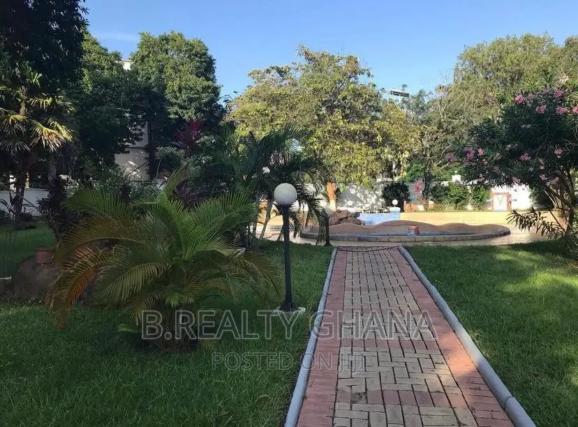 5bdrm Townhouse/Terrace in Cantonments for sale