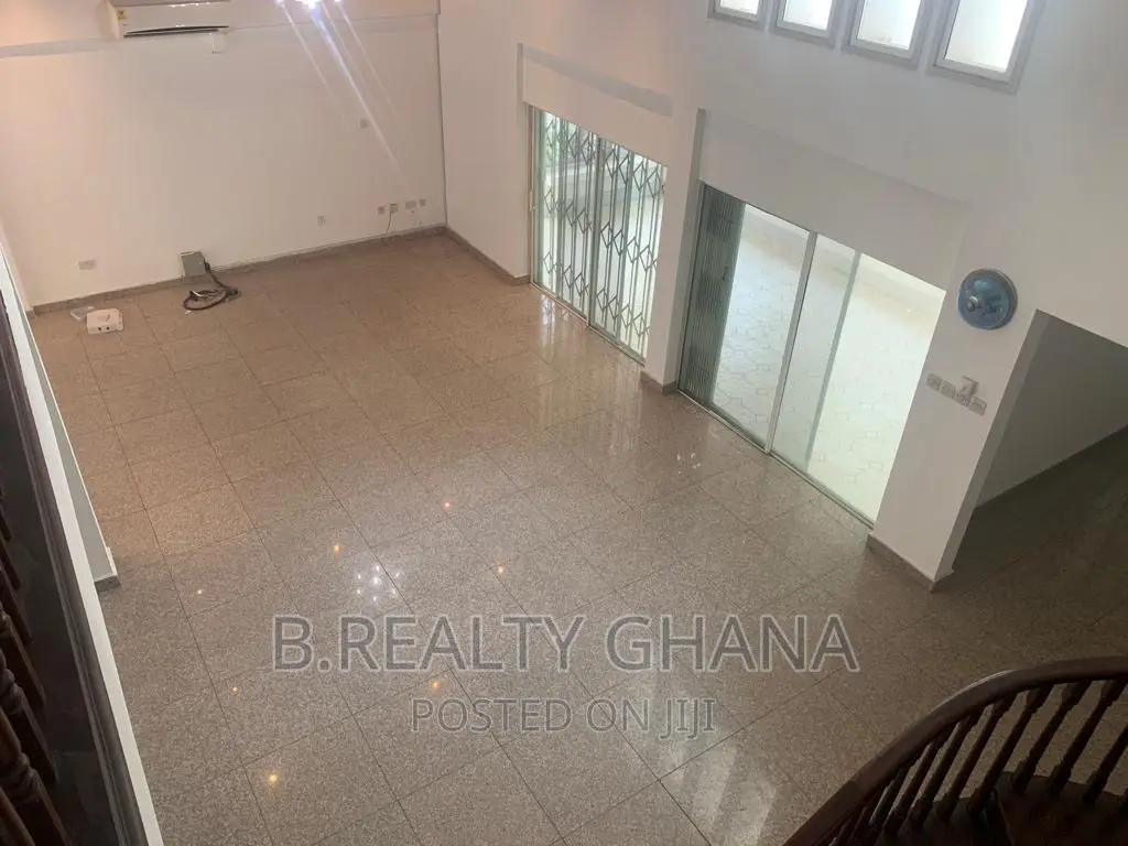 5bdrm Townhouse/Terrace in Cantonments for sale