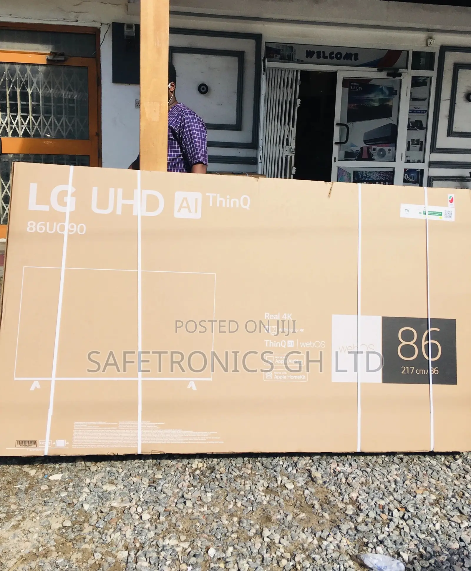 86 Inches Glossy LED Smart LG UHD UQ90 Electric Black Tv