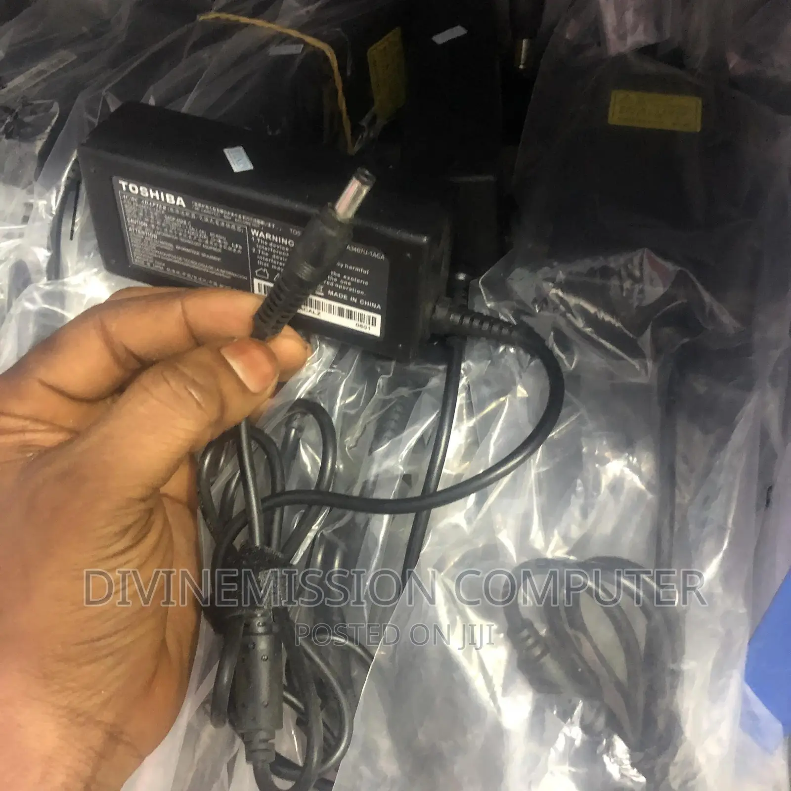 Toshiba Charger 19v.=3.42a. 65w