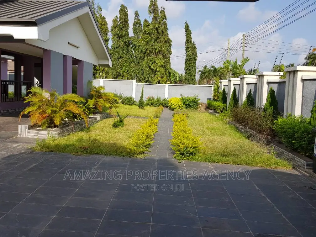 8bdrm House in Airport Residential Area for sale