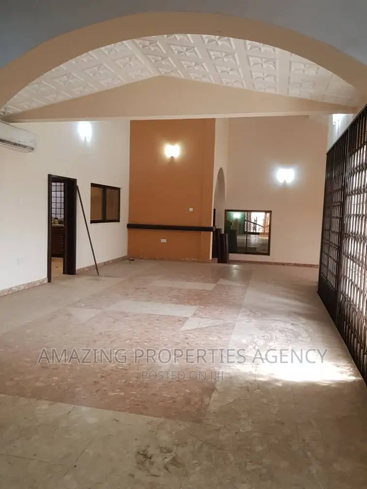 8bdrm House in Airport Residential Area for sale