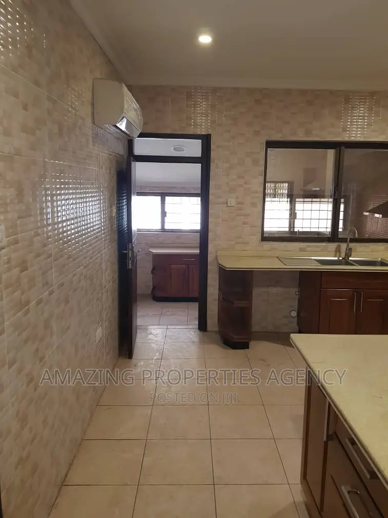 8bdrm House in Airport Residential Area for sale
