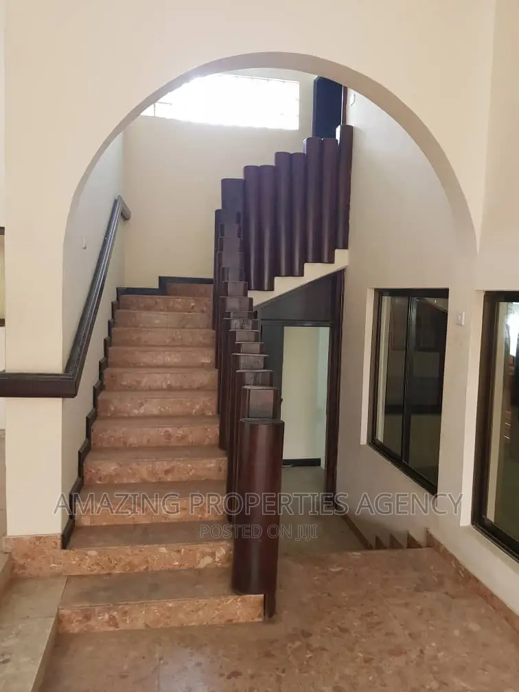 8bdrm House in Airport Residential Area for sale