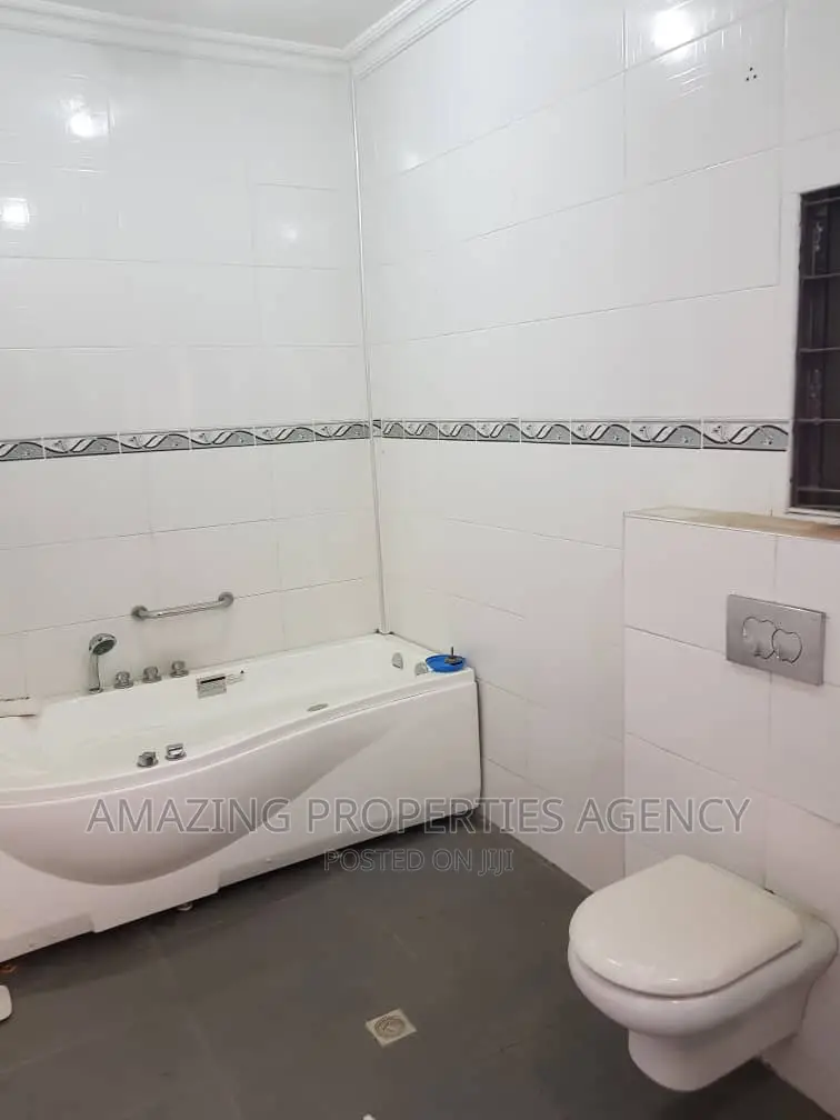 8bdrm House in Airport Residential Area for sale
