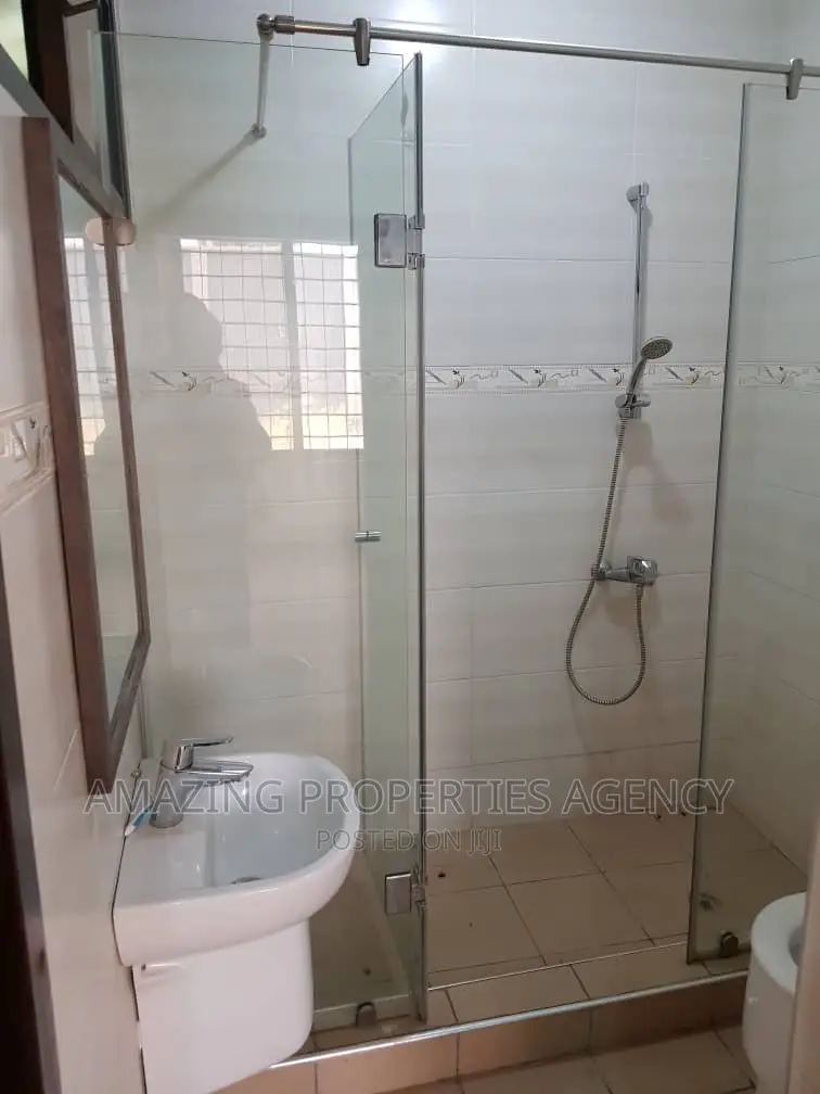 8bdrm House in Airport Residential Area for sale