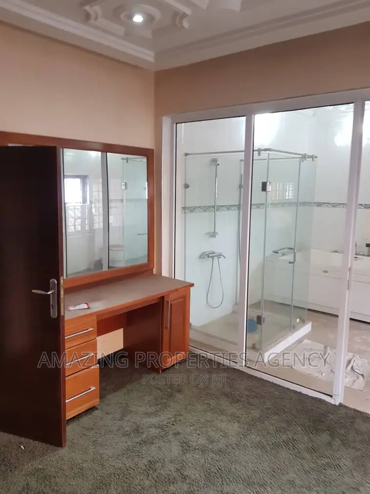 8bdrm House in Airport Residential Area for sale