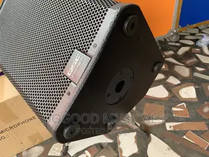 QSC E-Series 12inchs Monitor Speaker(Pair)