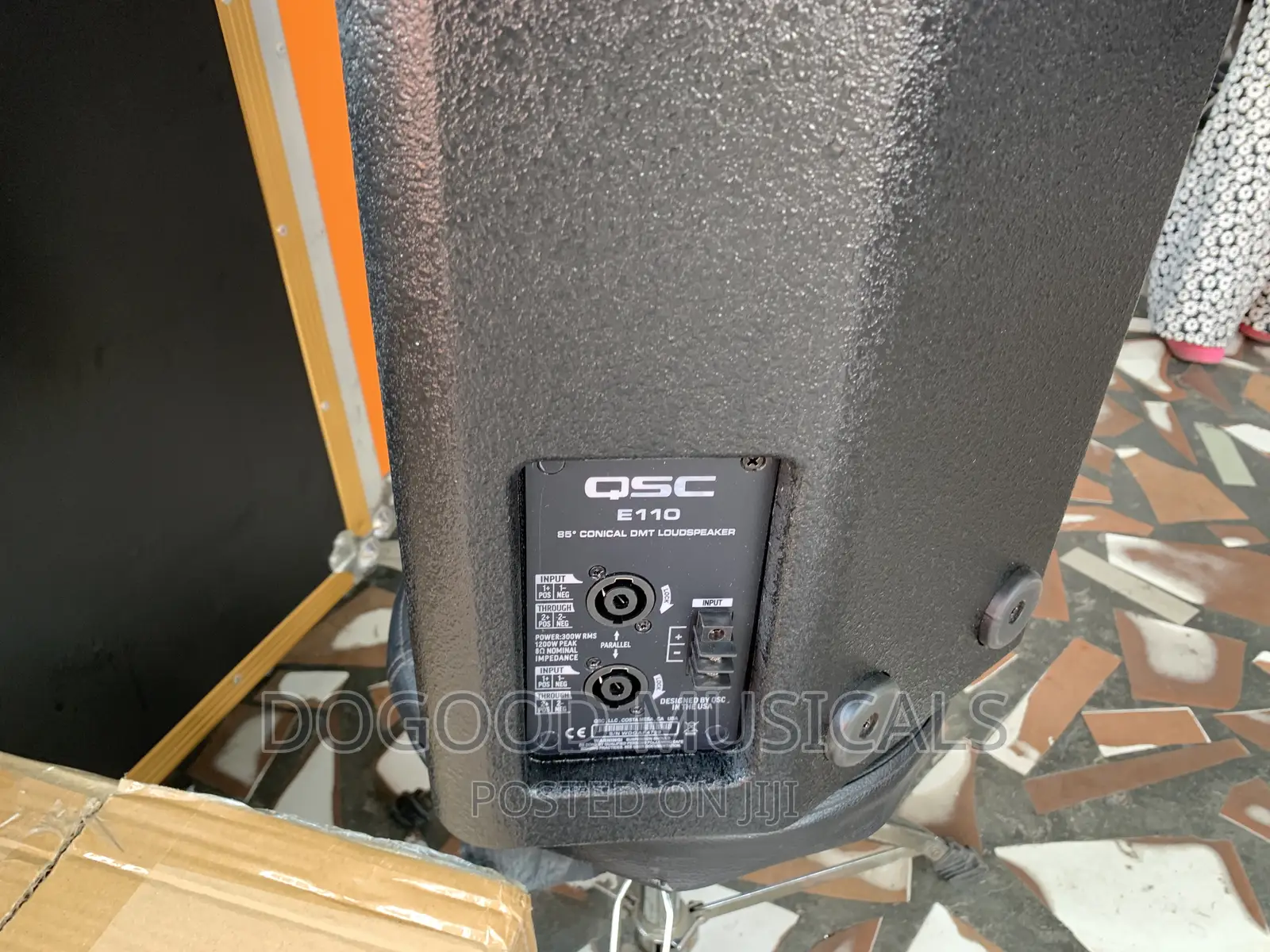 QSC E-Series 12inchs Monitor Speaker(Pair)