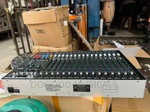 YAMAHA SMX-1600 16channel Mixer