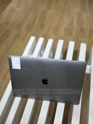 Laptop Apple MacBook Pro 2018 16GB Intel Core i7 SSD 512GB