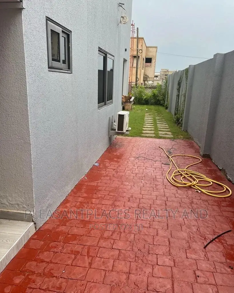 4bdrm Townhouse/Terrace in Pleasantplaces, Accra Metropolitan for sale