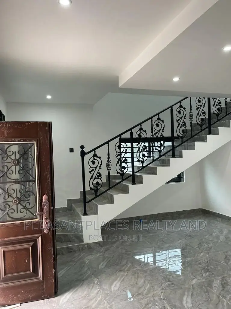 4bdrm Townhouse/Terrace in Pleasantplaces, Accra Metropolitan for sale
