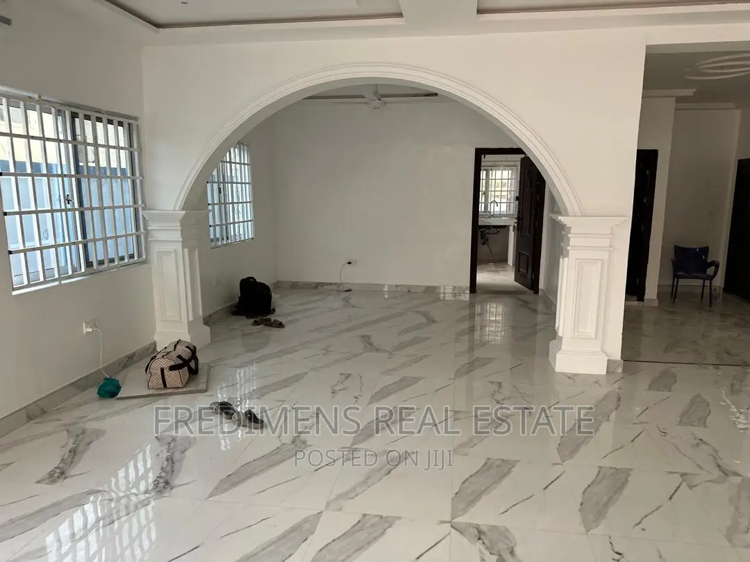 5bdrm House in Fredimens Real, Kumasi Metropolitan for sale