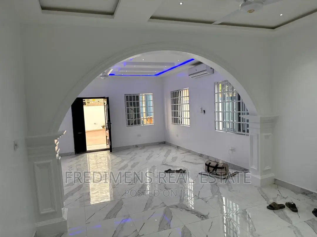 5bdrm House in Fredimens Real, Kumasi Metropolitan for sale