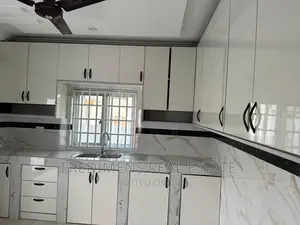 5bdrm House in Fredimens Real, Kumasi Metropolitan for sale