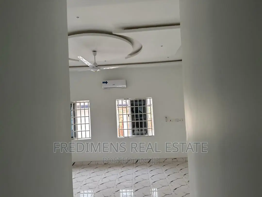 5bdrm House in Fredimens Real, Kumasi Metropolitan for sale