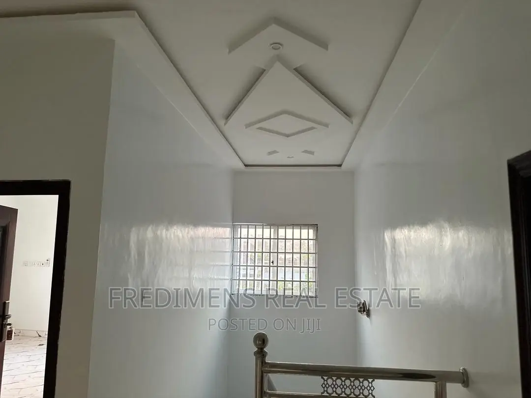 5bdrm House in Fredimens Real, Kumasi Metropolitan for sale