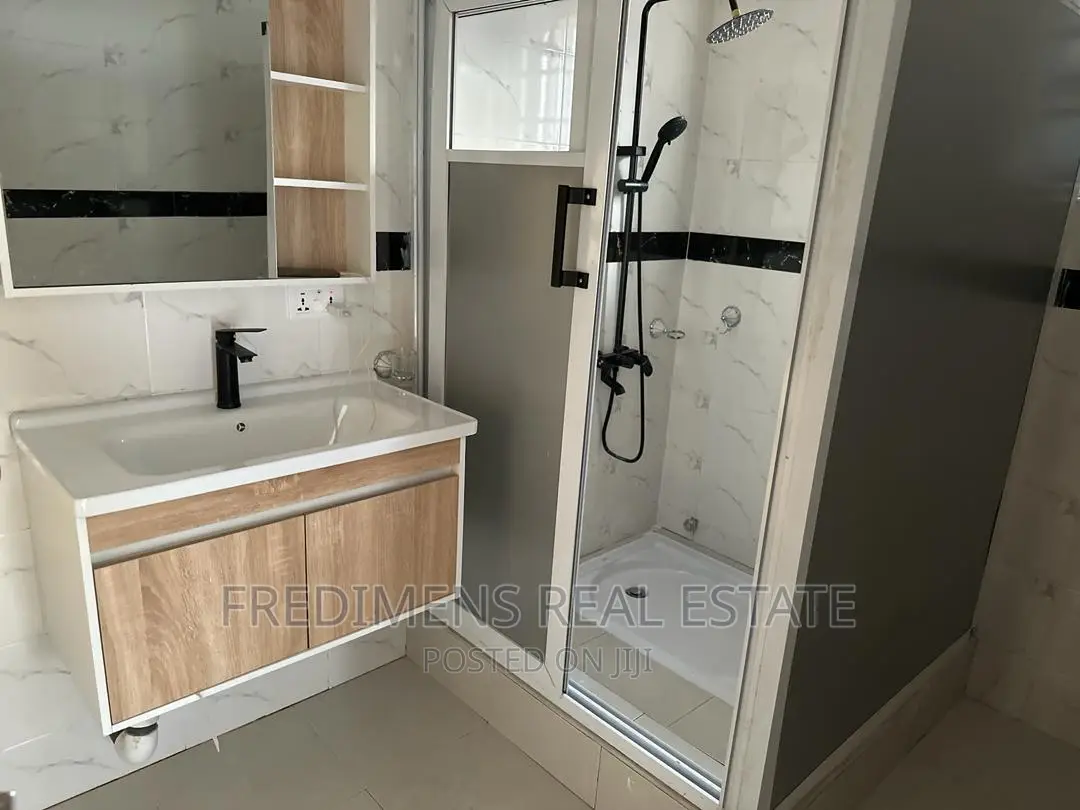 5bdrm House in Fredimens Real, Kumasi Metropolitan for sale