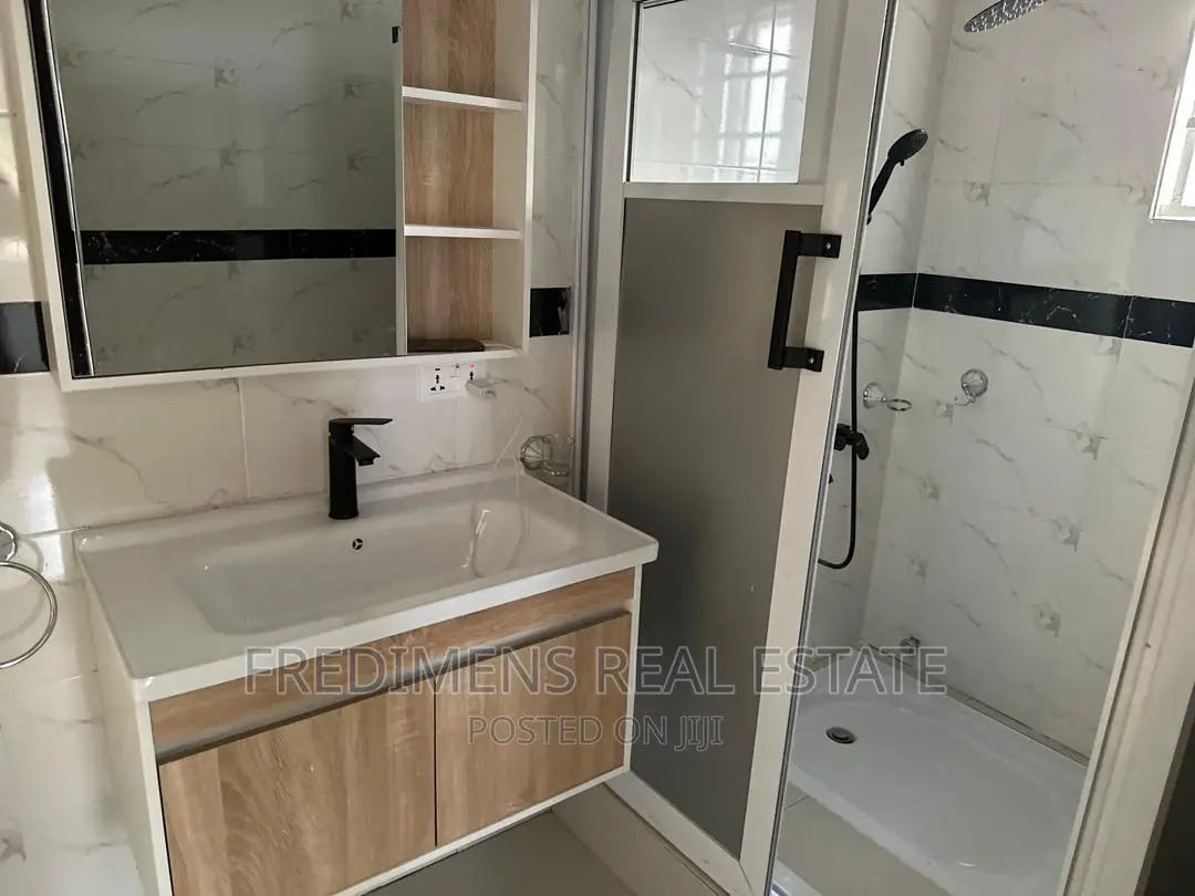 5bdrm House in Fredimens Real, Kumasi Metropolitan for sale