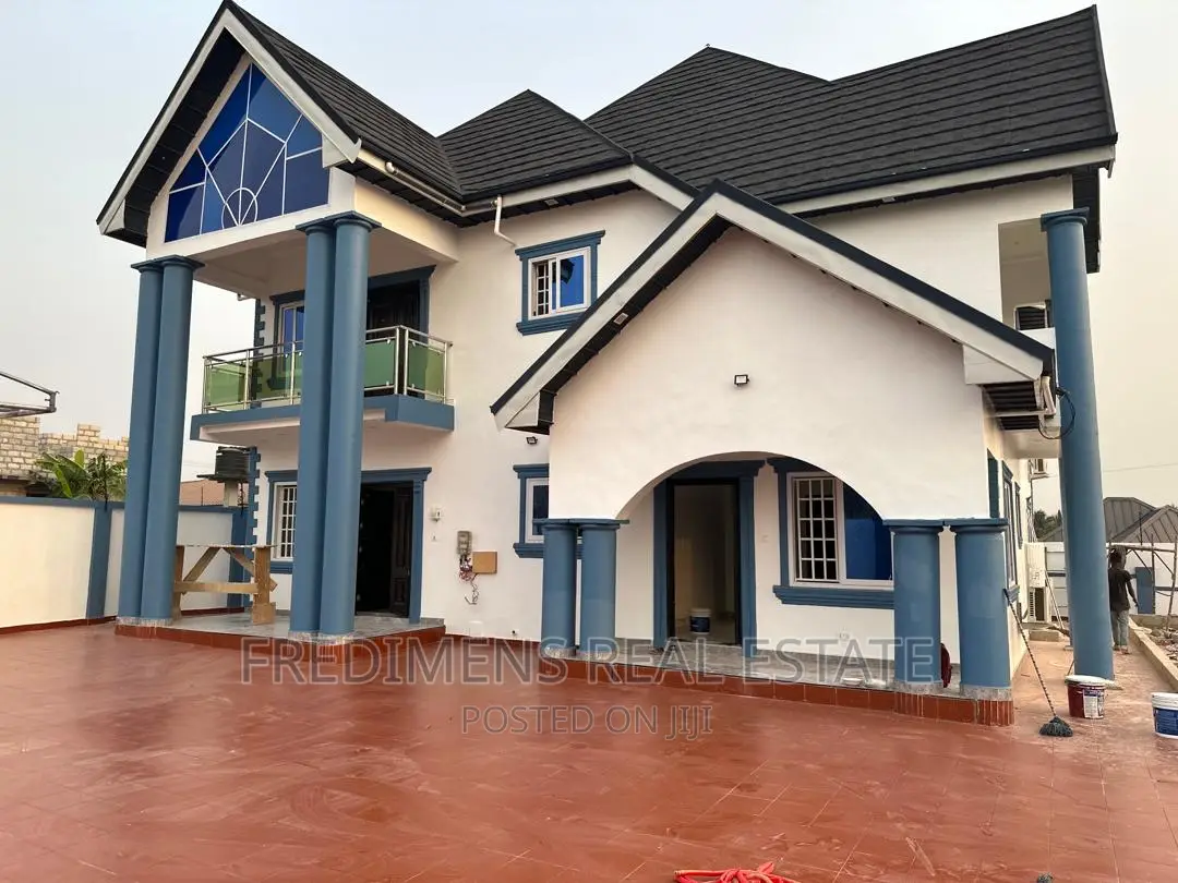 5bdrm House in Fredimens Real, Kumasi Metropolitan for sale