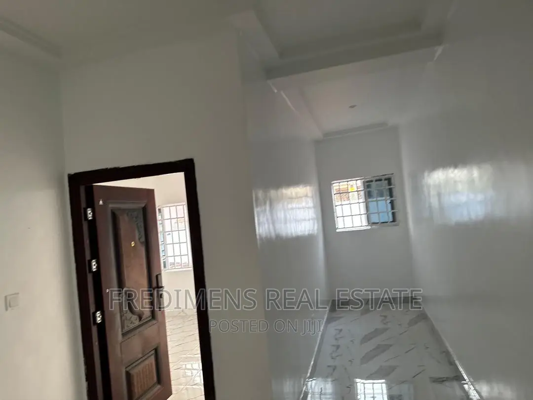 5bdrm House in Fredimens Real, Kumasi Metropolitan for sale