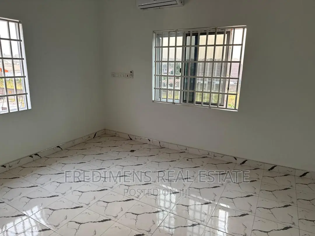 5bdrm House in Fredimens Real, Kumasi Metropolitan for sale
