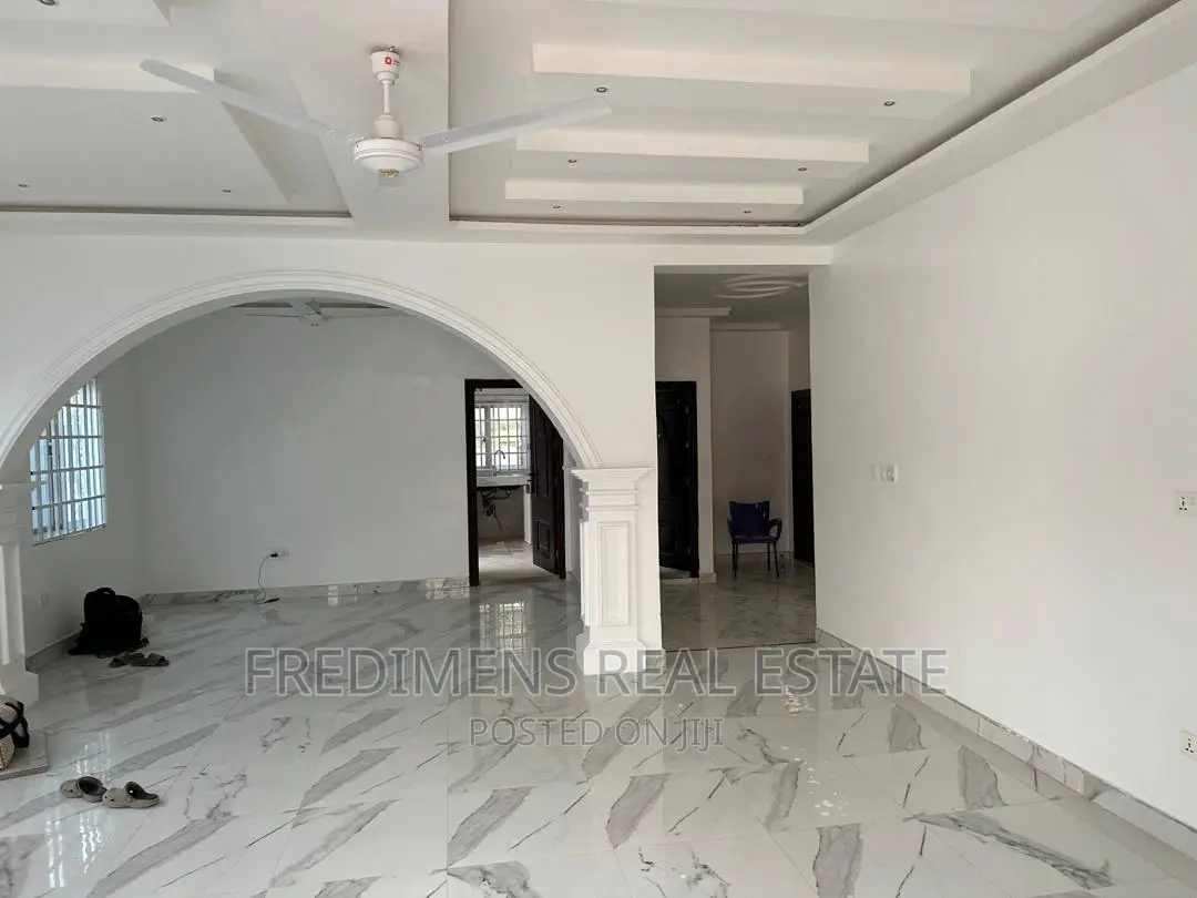5bdrm House in Fredimens Real, Kumasi Metropolitan for sale