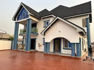 5bdrm House in Ahodwo Daban, Kumasi Metropolitan for sale