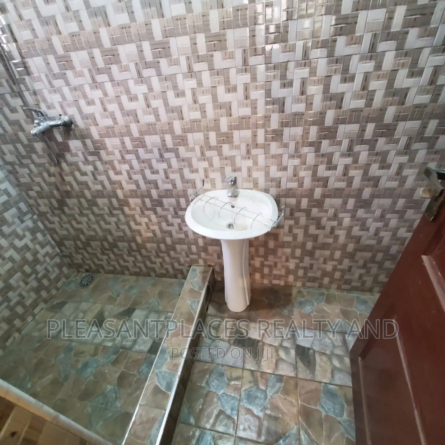 2bdrm Apartment in Pleasantplaces, Nmai-Dzorn for rent