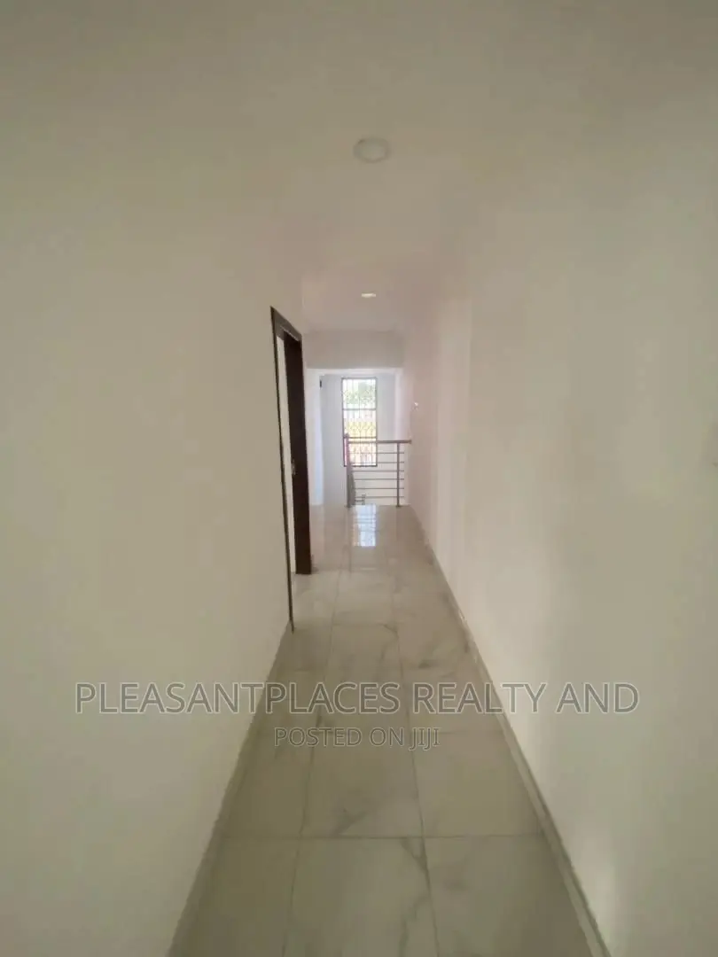 3bdrm Duplex in Pleasantplaces, Ashomang Estate for rent