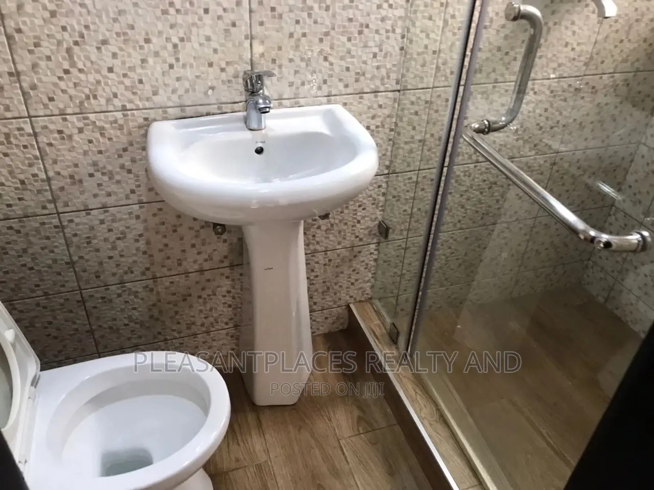 2bdrm Apartment in Pleasantplaces, West Legon for rent
