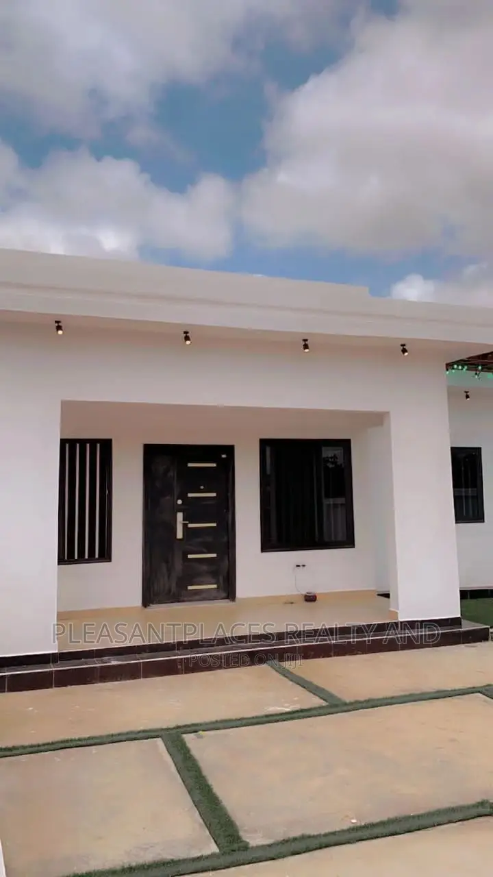 3bdrm House in Pleasantplaces, Lake Side Estate for sale